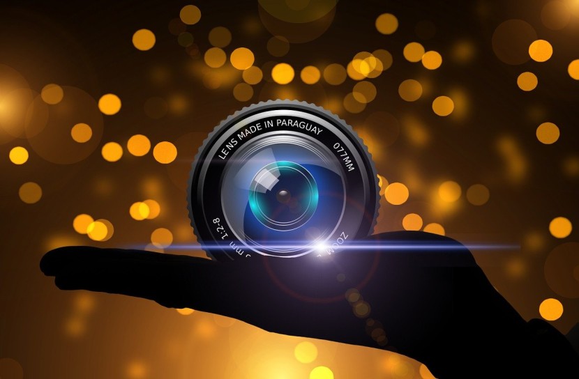 What Equipment do Photo-Reporters Take With Them?