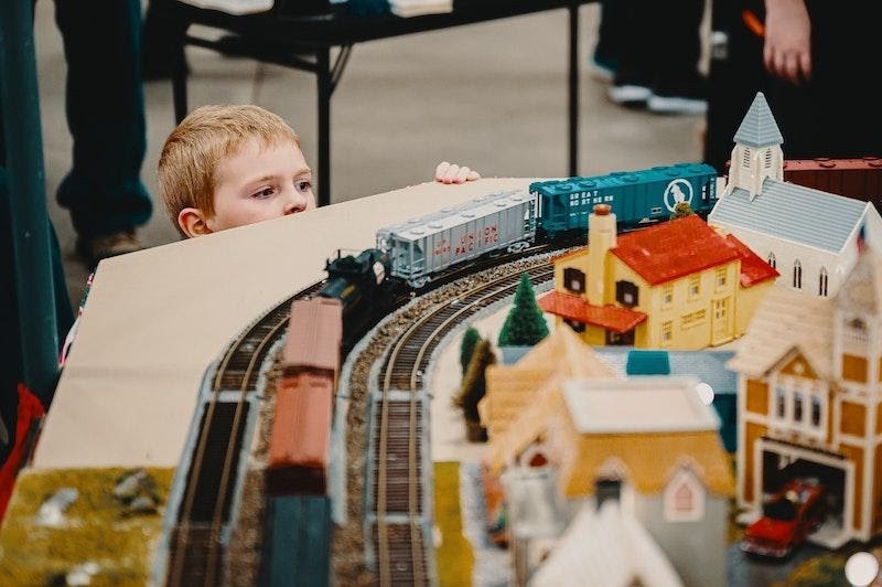 Why Model Train Sets Make Great Christmas Presents