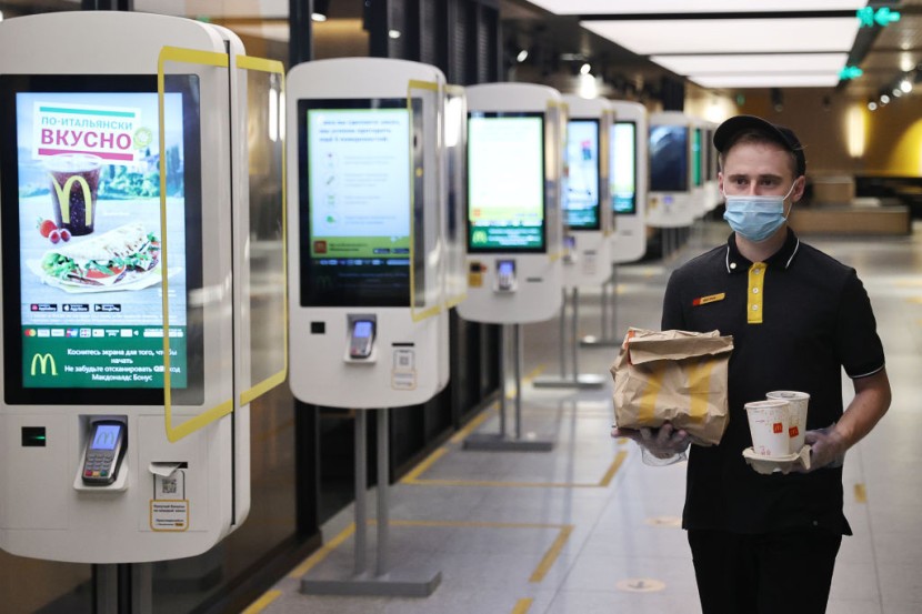 McDonald's starts testing QR-code entrance system in Moscow restaurants amid ongoing coronavirus pandemic