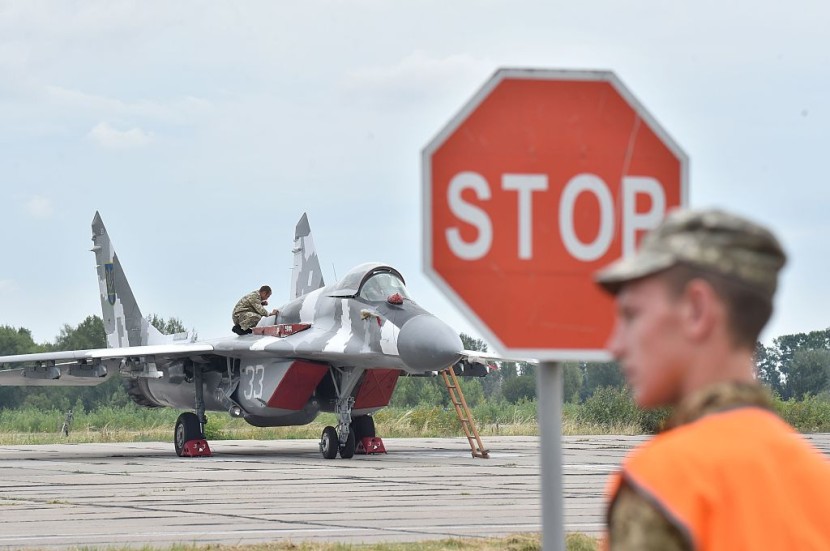 Russian, Ukrainian Air Force Jetfighters Seen in Tense Low Altitude Dogfight Over Kyiv While Missile Attack Rages