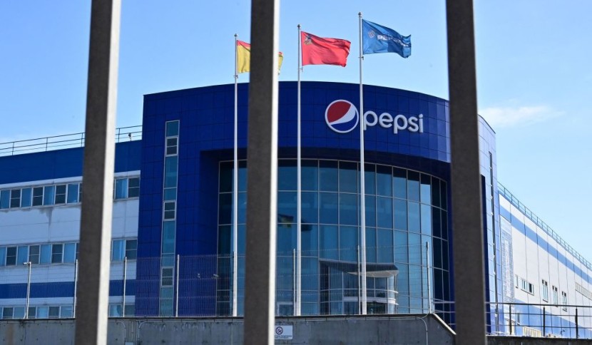 Massive Fire Erupts at Pepsi Factory in New Jersey; Pictures Show Company Engulfed in Thick Black Smoke