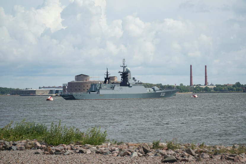 Russian Warship’s Sneaky Channel Run: World War Warning?