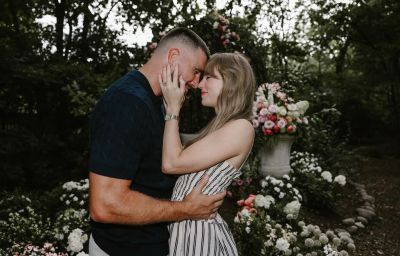 taylor travis engagement clues