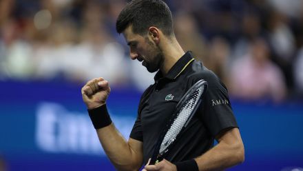 Novak Djokovic Overcomes Neck Scare to Reach US Open Quarterfinals 