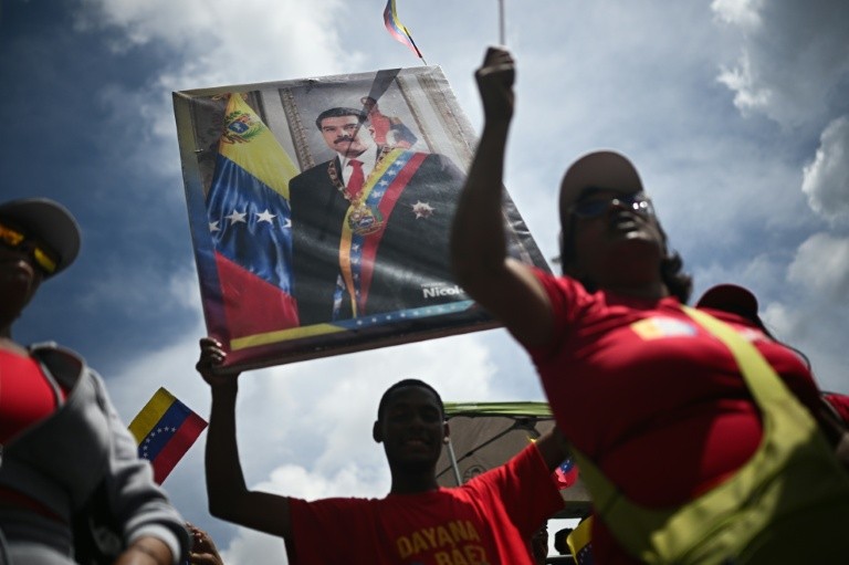 Thousands of venezuelans have joined a civilian militia in response to President Nicolas Maduro's call to prepare to withstand a US 'threat'