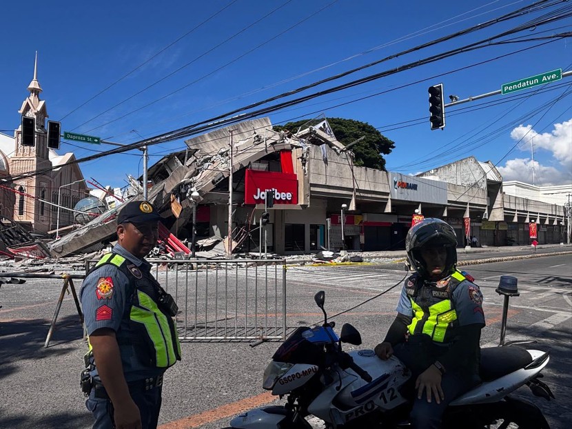 Collapsed Jollibee building in General Santos after 7.8 Mindanao earthquake