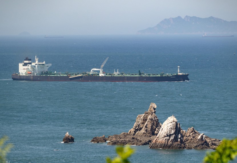 Oil Tanker Arrives in South Korea via the Strait of