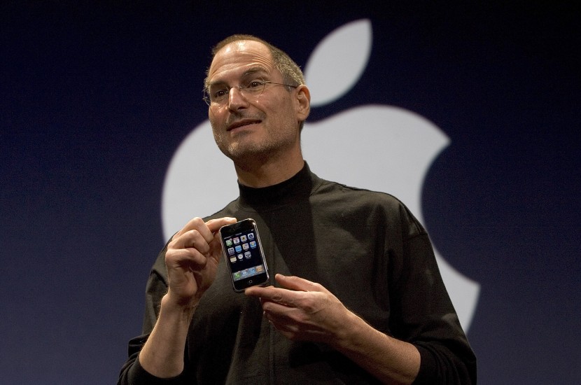 Steve Jobs Unveils the First iPhone at Macworld