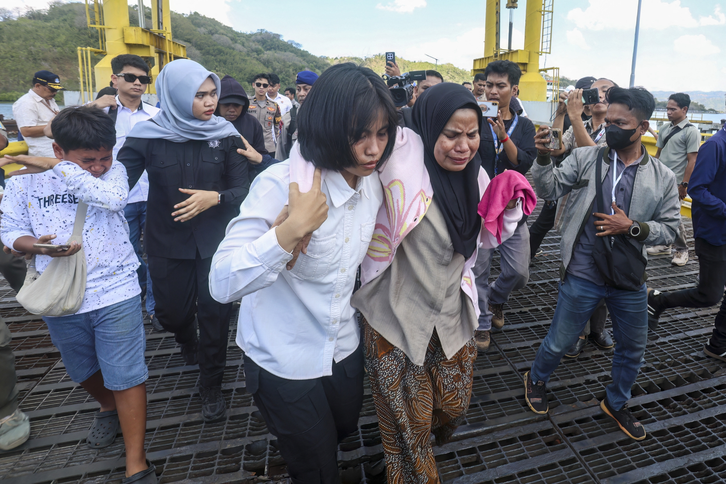 Indonesia Ferry Fire Near Bali Kills One, 172 Rescued