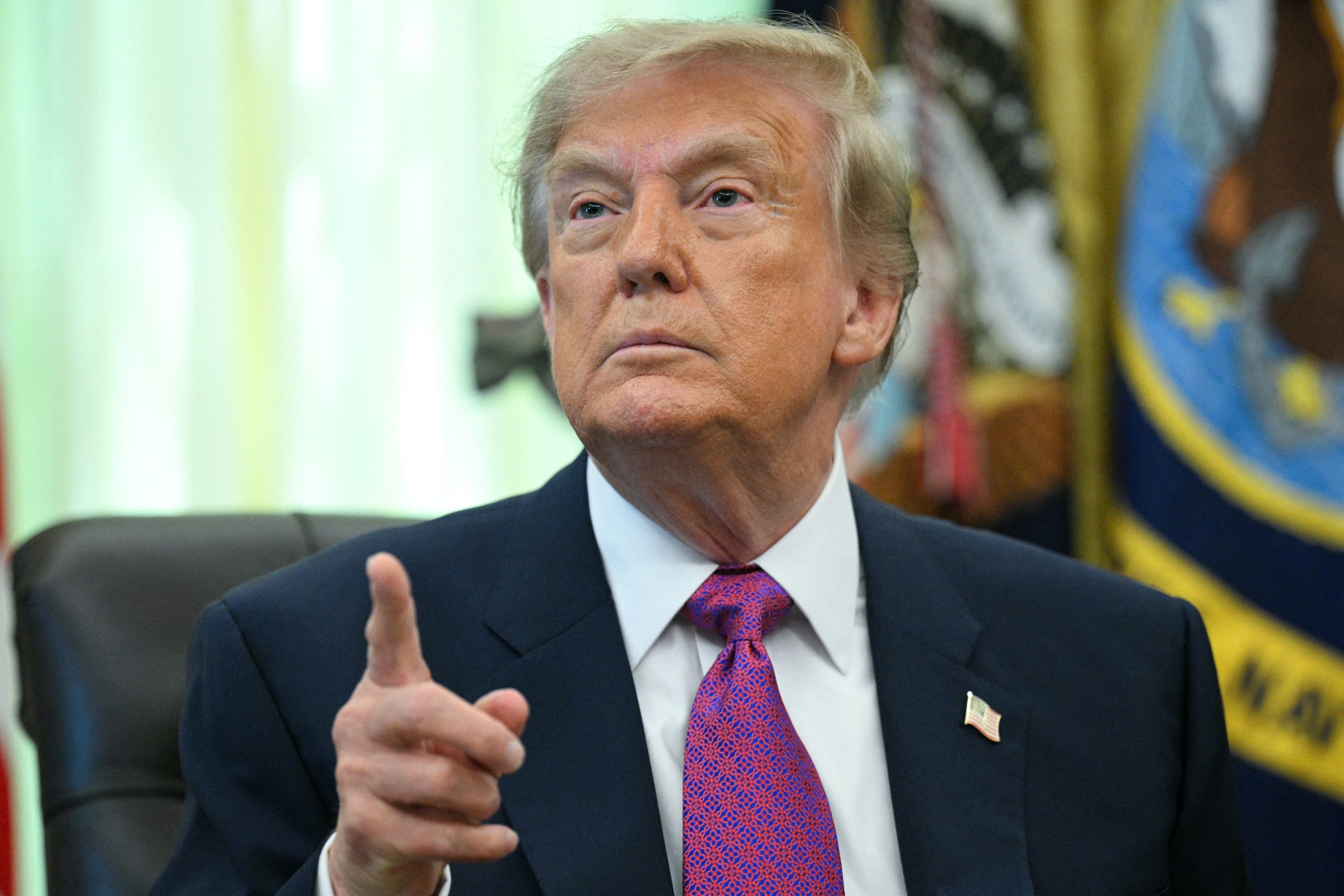 Trump Renames Lake Ontario 'Lake America' Amid Canada Trade War