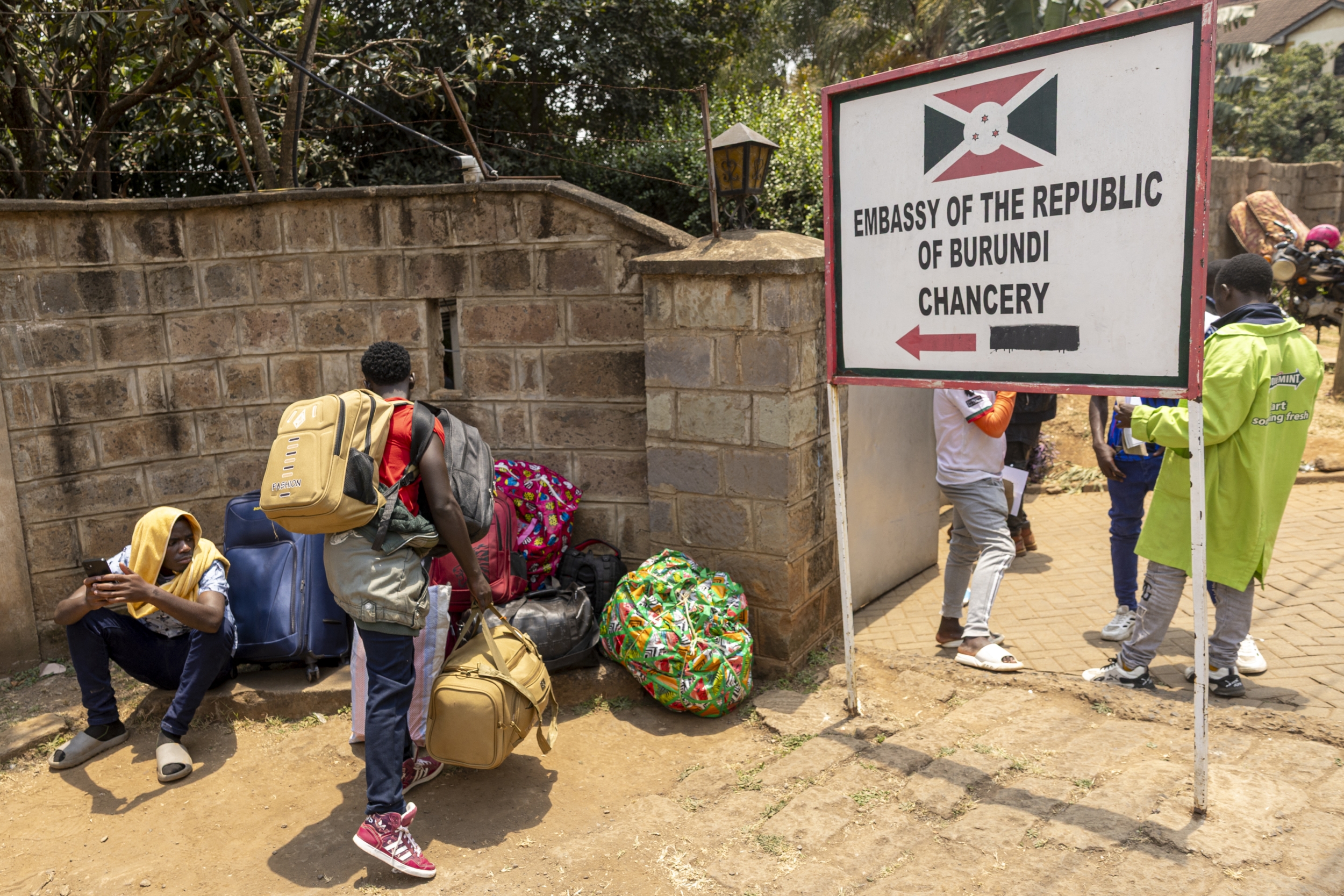 Hundreds of Burundians Queue to Leave Kenya on Ruto Deadline