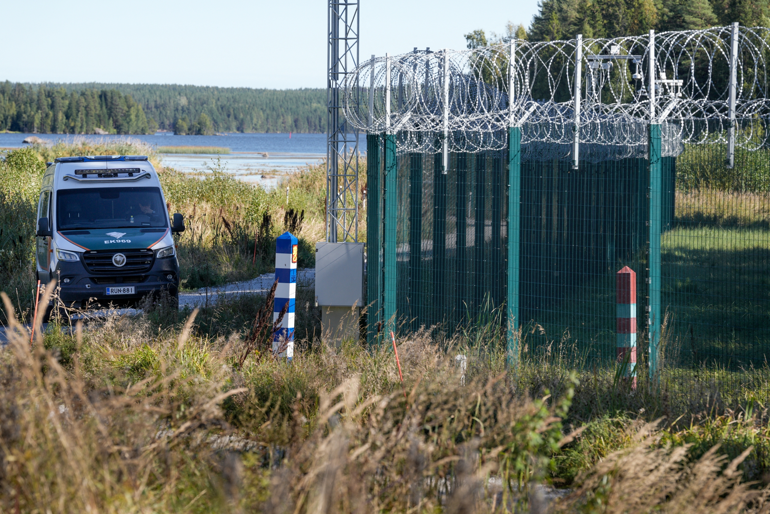 Finland Finishes 200-km Border Fence With Russia