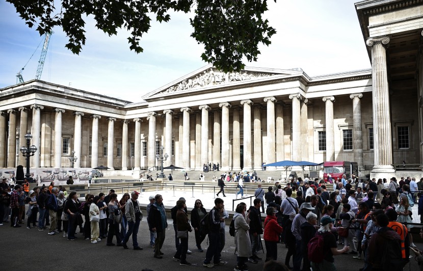 Bayeux Tapestry Goes on Display in Britain for First Time in 1,000 Years