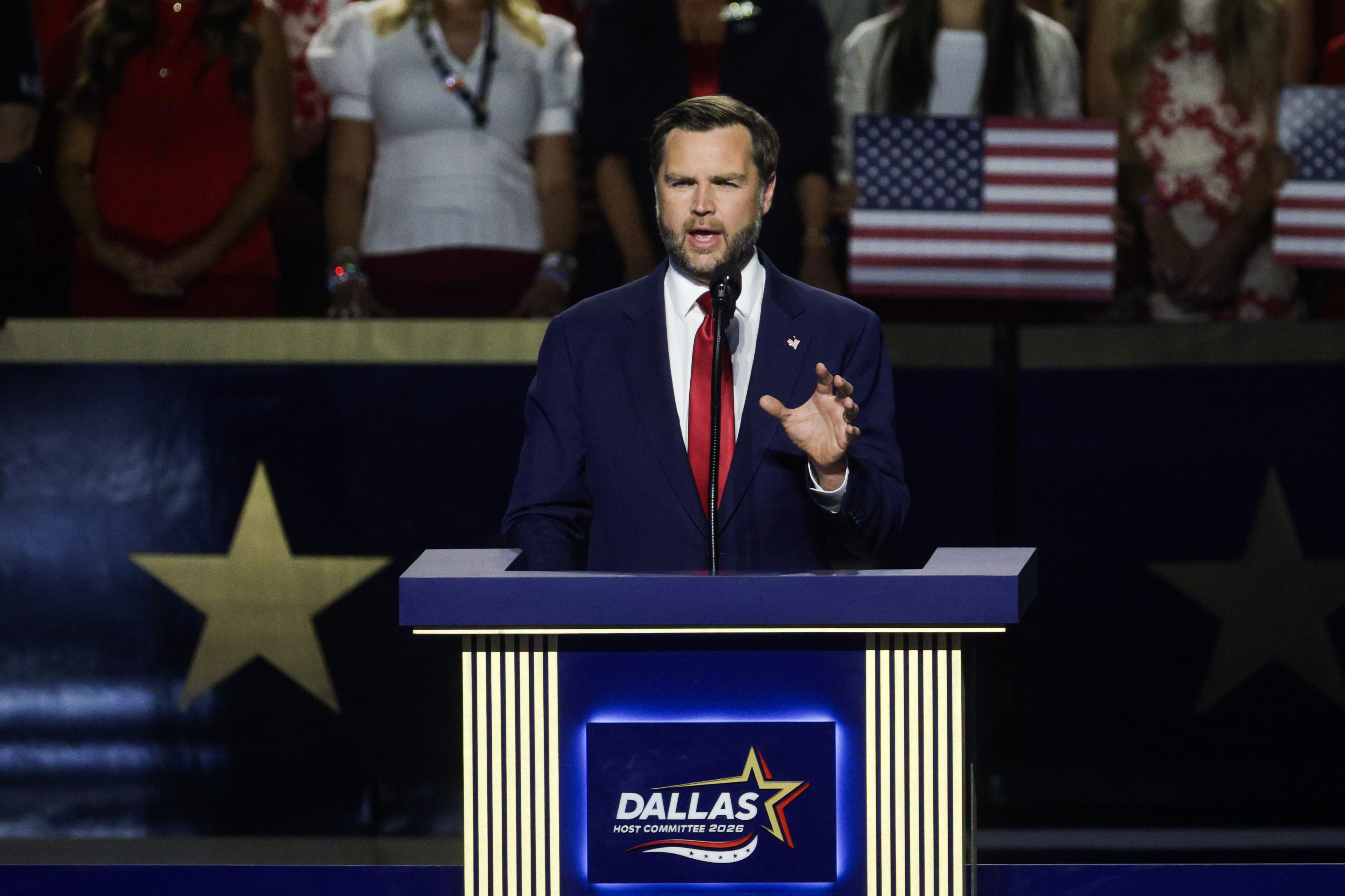 Vance, Trump Close GOP Midterm Convention on Personal Notes