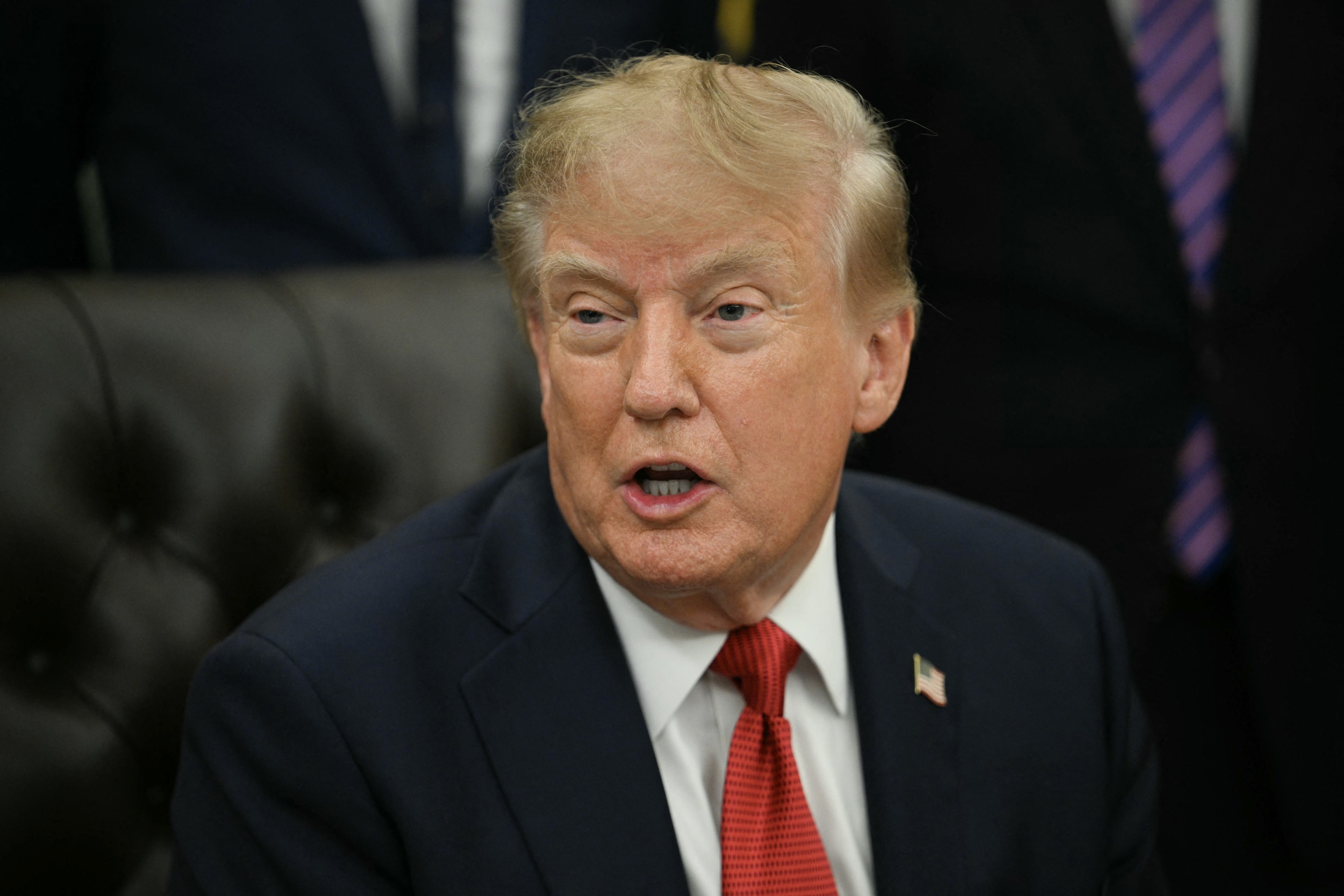 Trump Signs Russia Sanctions Law With 100% Tariffs on Energy Buyers