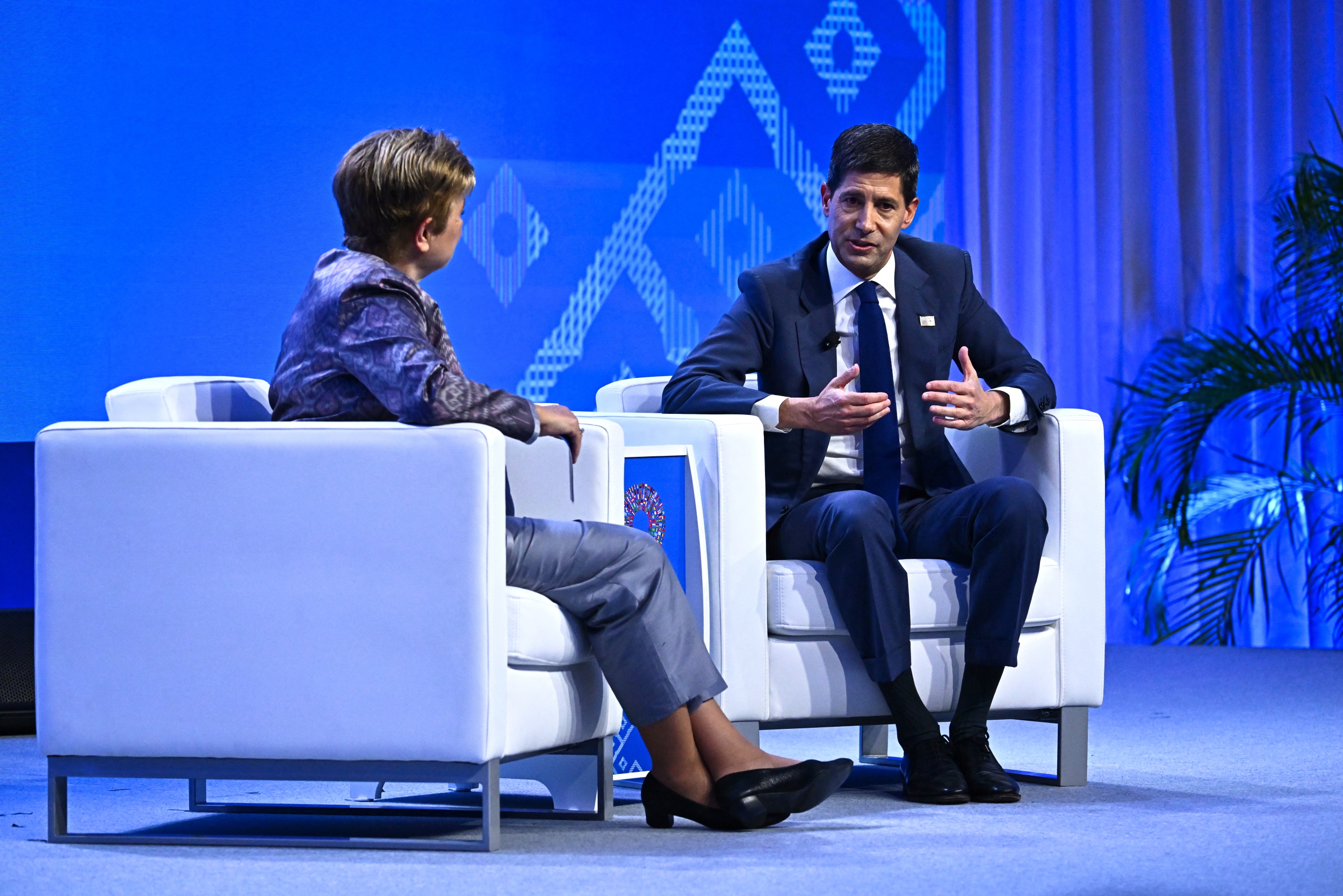 Shock Intelligence Warsh Calls AI an Inflation 'Shock,' Won't Prejudge Rate Hike